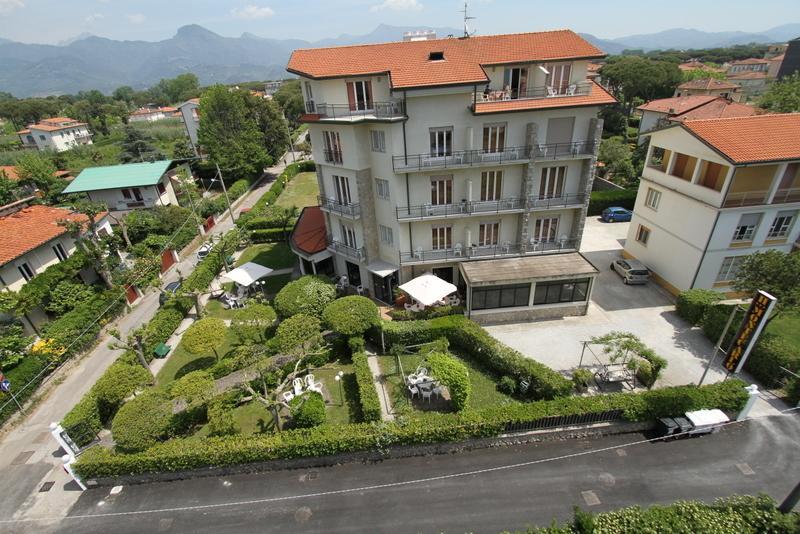 Hotel Montecarlo Lido di Camaiore Extérieur photo