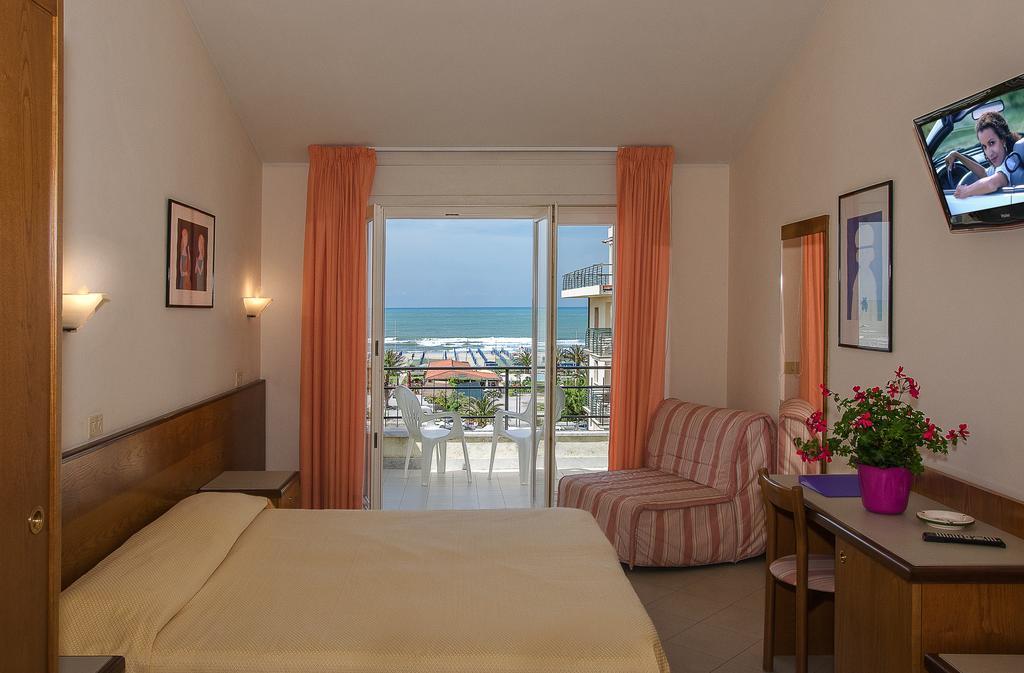 Hotel Montecarlo Lido di Camaiore Extérieur photo